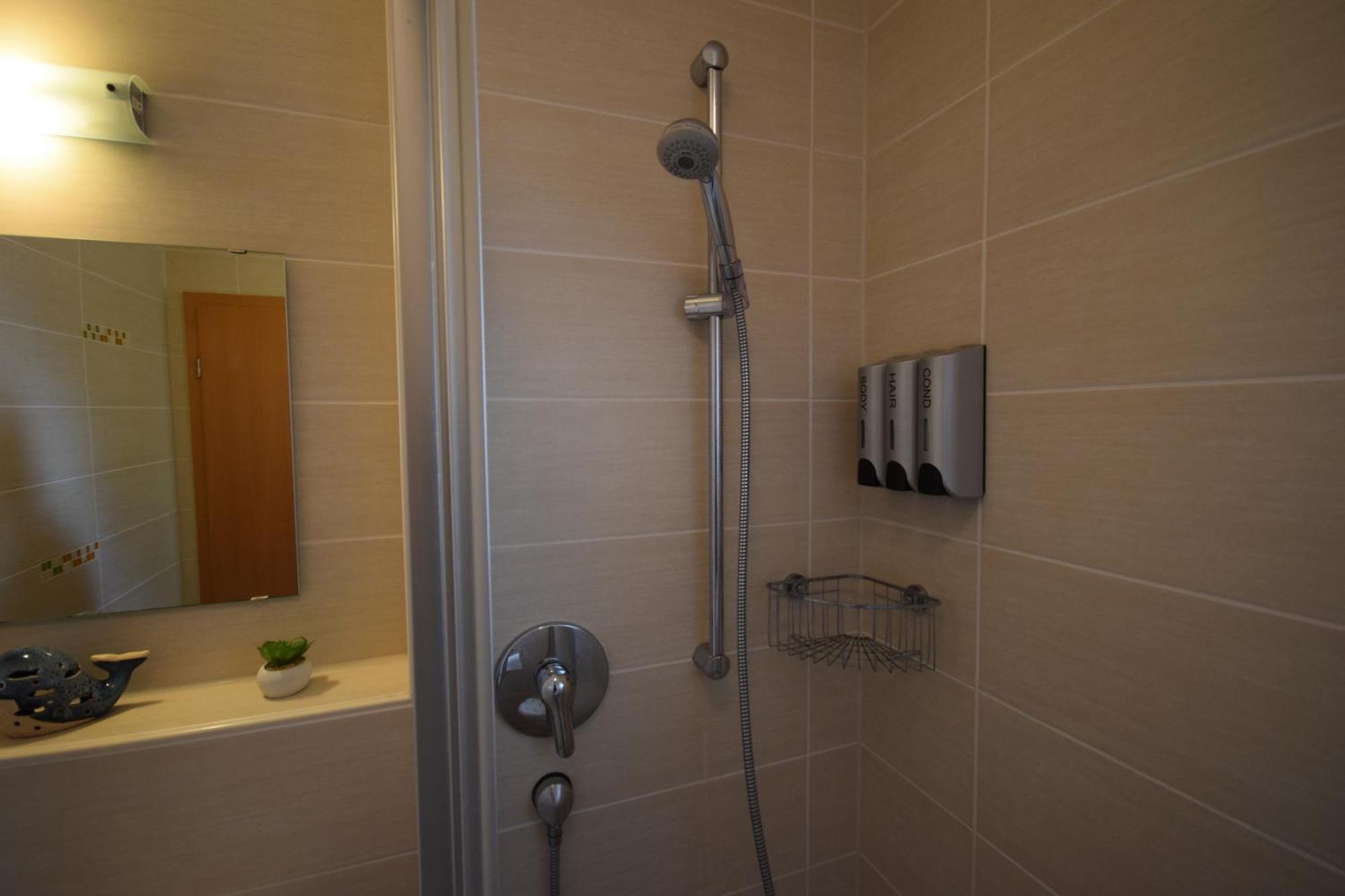 Nestwerk Komfort R23-12 - Balkon, Arbeitsplatz & Zentrumsnah Biberach an der Riss Bagian luar foto